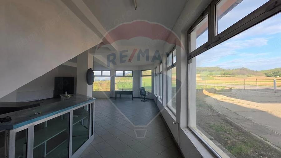 Spațiu comercial, de 400 mp, în Ațel