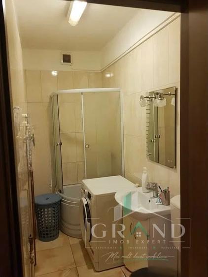 Apartament cu 2 camere semidecomandat, mobilat în Central