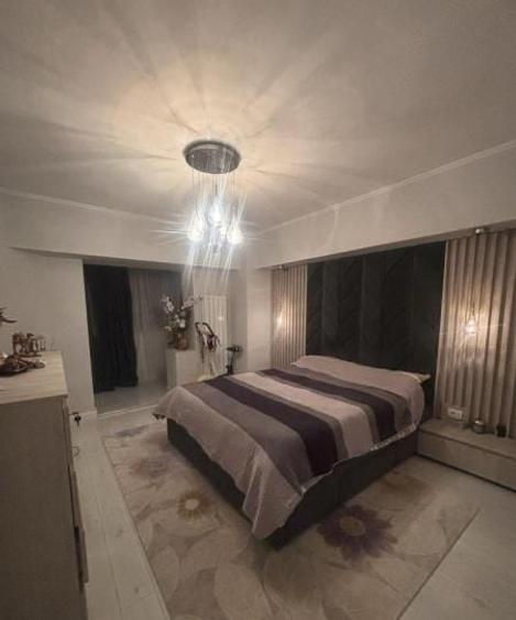 Apartament cu 3 camere decomandat, mobilat în Trocadero