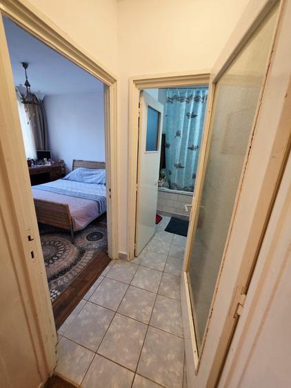 Apartament cu 3 camere semidecomandat în Democrației