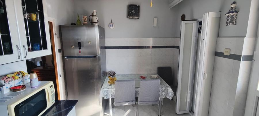Apartament cu 3 camere semidecomandat, mobilat în Capitol