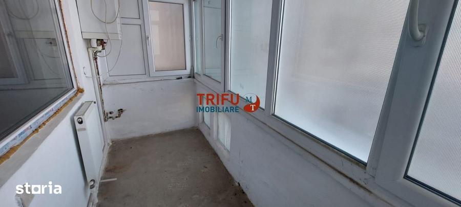 Apartament cu 4 camere semidecomandat în Cetate