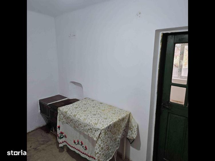 Casă cu 4 camere în Schitu