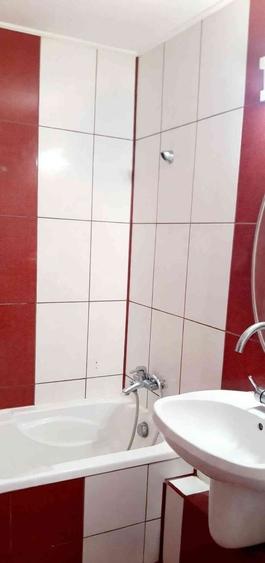Apartament cu 4 camere semidecomandat, mobilat în Rahova