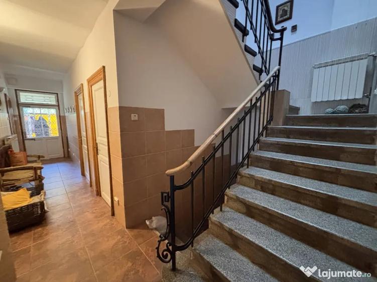 Casă cu 7 camere cu Teren 1030 Mp în Foișorul de Foc