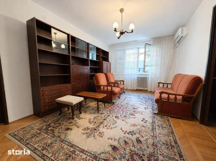 Apartament cu 3 camere decomandat în Titan