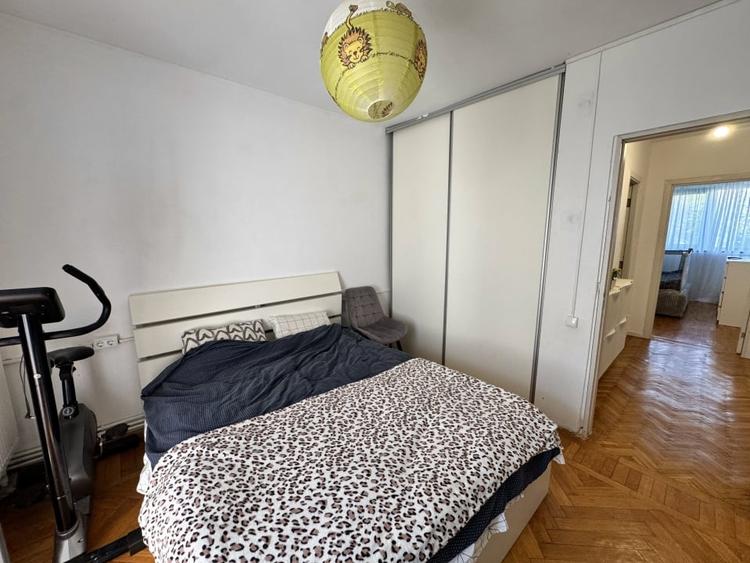 Apartament cu 3 camere decomandat, mobilat în Calea București