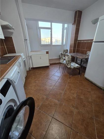 Apartament cu 4 camere decomandat în Berceni