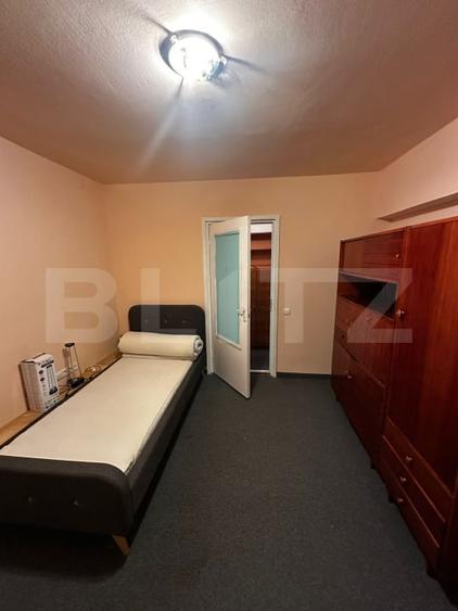 Apartament cu 4 camere decomandat, mobilat în Micro 15