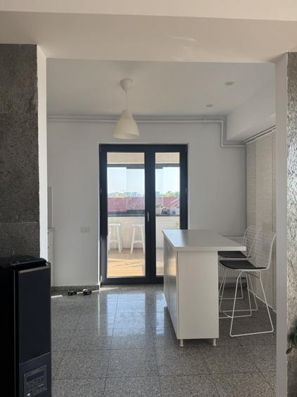 Penthouse cu 3 camere semidecomandat, mobilat în Pipera