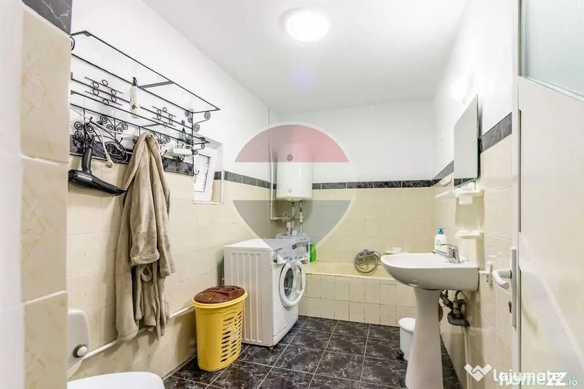 Casă cu 5 camere cu Teren 1842 Mp în Boboci