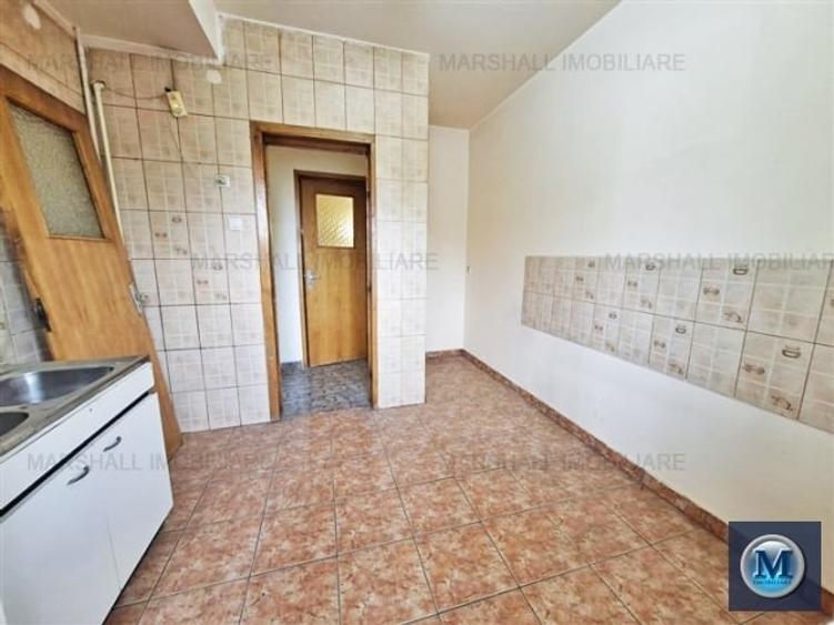 Apartament cu 4 camere semidecomandat în Sud