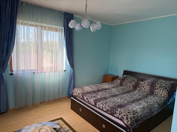 Casă individuală cu 7 camere cu Canalizare în Valea Adâncă