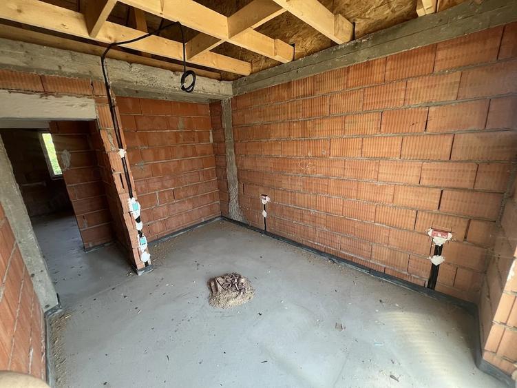 Casă cu 3 camere cu Teren 150 Mp în Remetea Mare