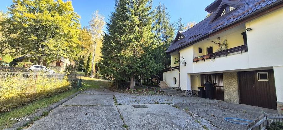Casă cu Teren 988 Mp în Cheia