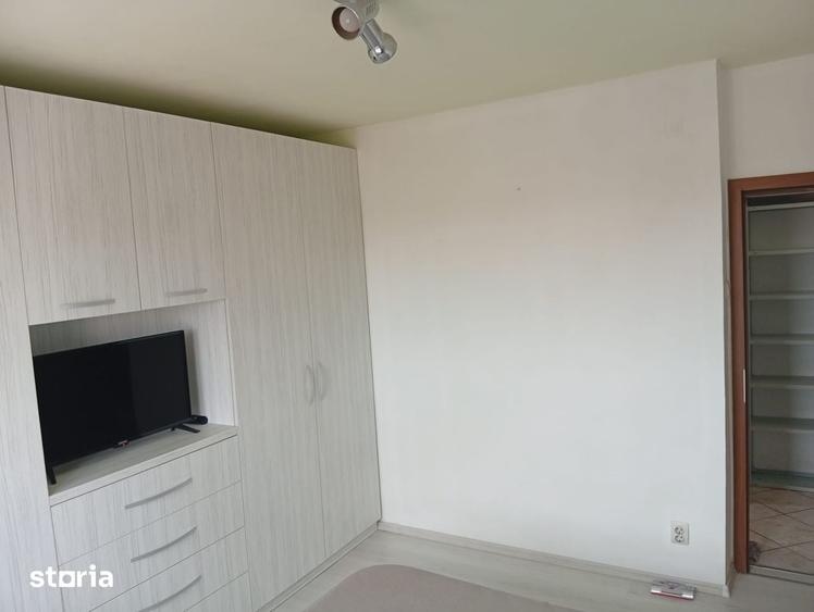 Apartament cu 2 camere decomandat în Intim