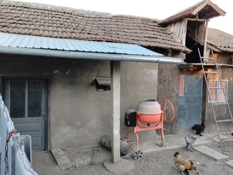 Casă cu 5 camere cu Teren 1200 Mp în Dobrosloveni