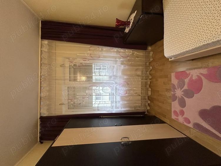 Apartament cu 3 camere semidecomandat în Dacia