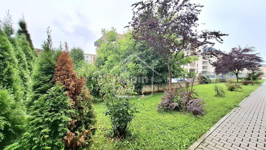 Apartament cu 2 camere decomandat, mobilat în Tractorul