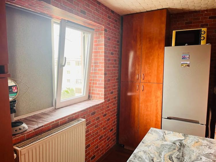 Apartament cu 2 camere decomandat în 1 Mai