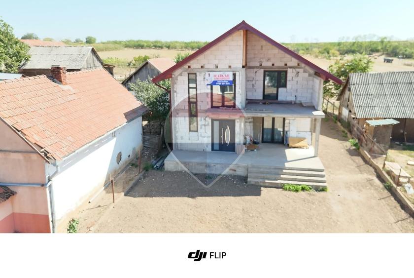 Casa / Vila cu 4 camere de vanzare - 2