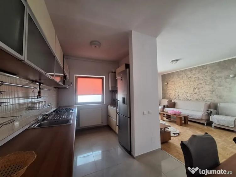 Apartament cu 3 camere semidecomandat în Central