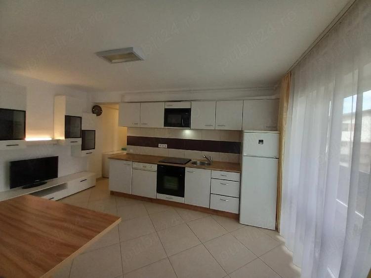 Apartament cu 3 camere semidecomandat în Central