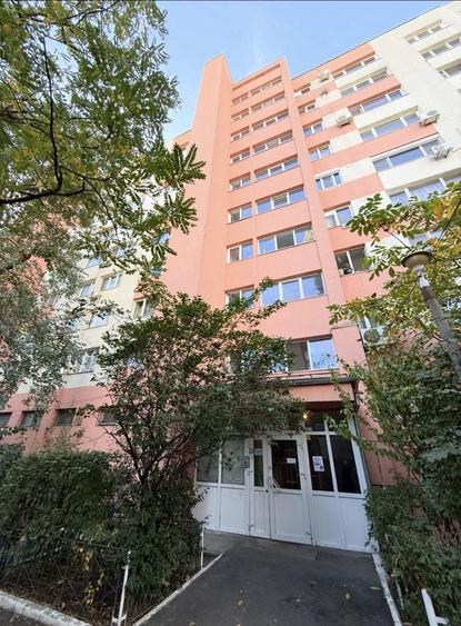 Apartament cu 3 camere semidecomandat în Ștefan cel Mare