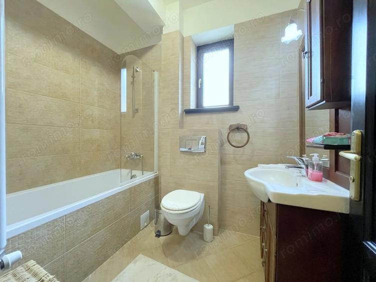 Apartament cu 3 camere semidecomandat în Mircea cel Bătrân