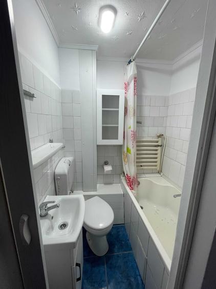 Apartament cu 3 camere semidecomandat în Central
