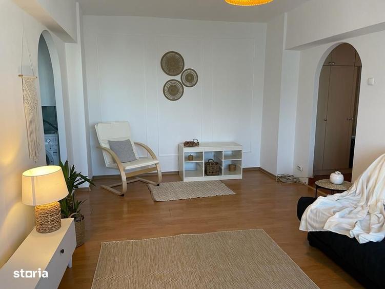 Apartament cu 3 camere semidecomandat, mobilat în Brâncoveanu
