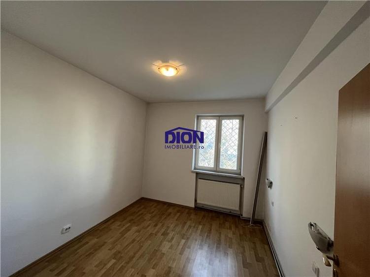 Apartament cu 2 camere semidecomandat, mobilat în Central