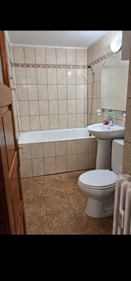 Apartament cu 3 camere decomandat în Nufărul