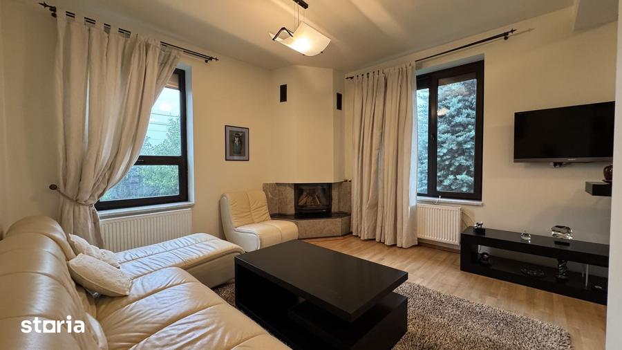 Casă cu 5 camere cu Teren 1000 Mp în Central