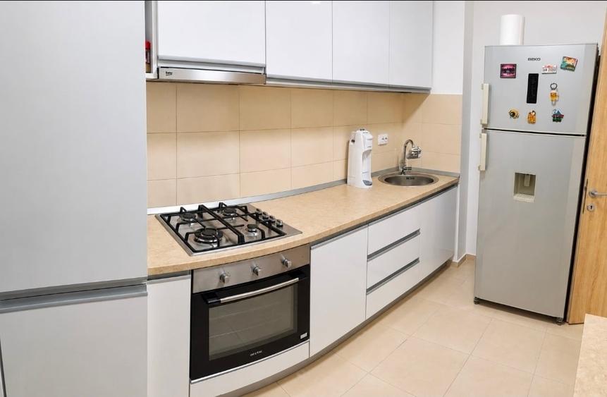 Apartament cu 3 camere, mobilat în Băneasa