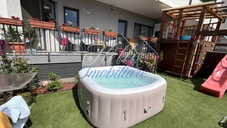Apartament cu 3 camere semidecomandat în Florești