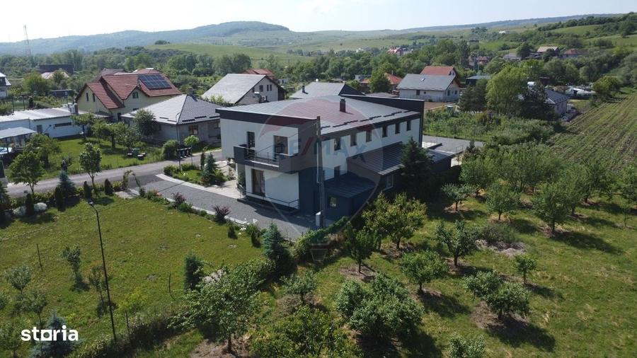 Casă cu 4 camere în Mera