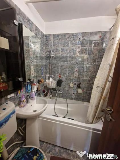 Apartament cu 4 camere semidecomandat în Central