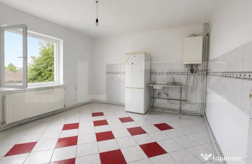 Casă cu 3 camere cu Teren 800 Mp în Cornești
