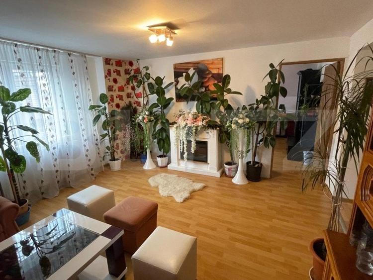 Casă individuală cu 8 camere cu Teren 260 Mp în Central