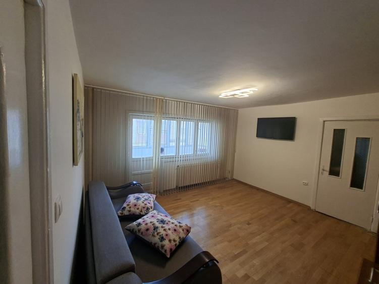 Apartament cu 2 camere semidecomandat în Dâmbovița