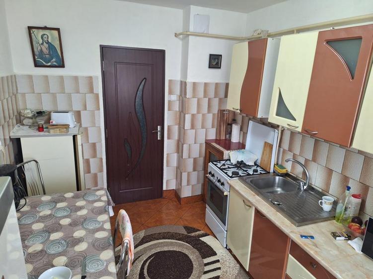 Apartament cu 3 camere decomandat în Plantelor