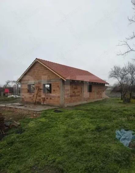 Casă cu Teren 1500 Mp în Tormac