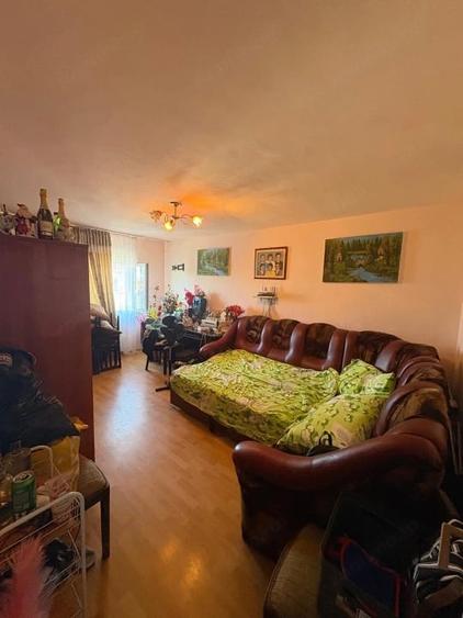 Apartament cu 3 camere decomandat în Vest