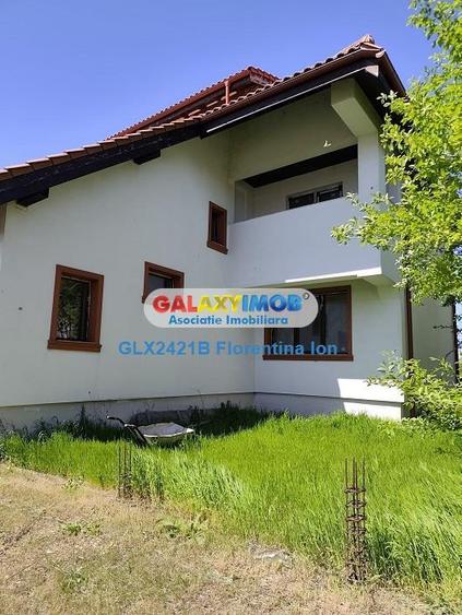 Casă cu 6 camere cu Garaj în Cornetu