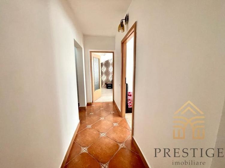Apartament cu 3 camere, mobilat în Dacia