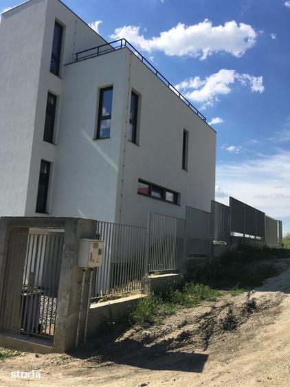 Casă cu 8 camere cu Teren 470 Mp în Apahida