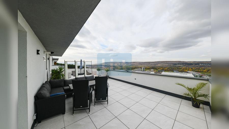 Apartament cu 3 camere semidecomandat, mobilat în Florești