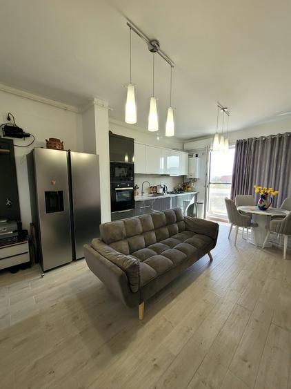 Apartament cu 3 camere semidecomandat în Central