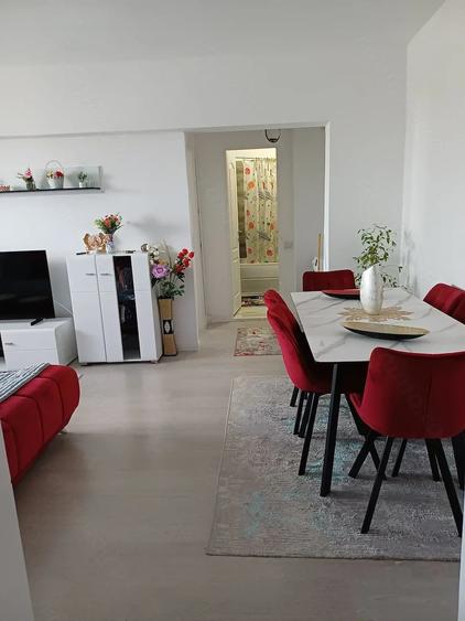 Apartament cu 3 camere decomandat în Berceni